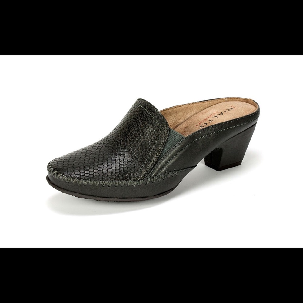 Rialto Vette’ Womens Clog. NWOT